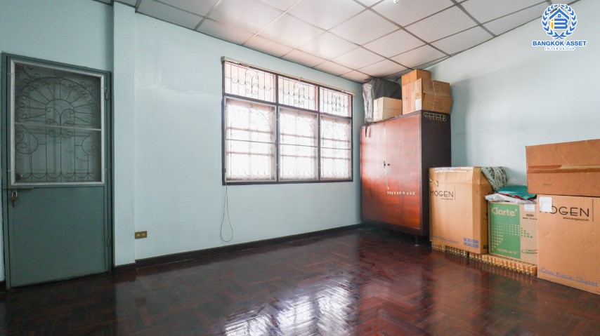 *****ทาวน์เฮ้าส์มือสองย่านจรัญสนิทวงศ์ ม.ทวีสุข จรัญสนิทวงศ์46 เนื้อที่กว้างขวางมากถึง 36 ตร.ว. ฟังก์ชัน 3 ห้องนอน 2 ห้องน้ำ ที่จอดรถ 1 คัน ทาวน์เฮ้าส์พื้นที่กว้าง ใจกลางเมือง บนทำเลแห่งการเดินทาง เชื่อมต่อถนนจรัญสนิทวงศ์ ถนนบรมราชชนนี ใกล้โครงการรถไฟฟ้าสายสีน้ำเงิน "สถานีเพชรเกษม48"